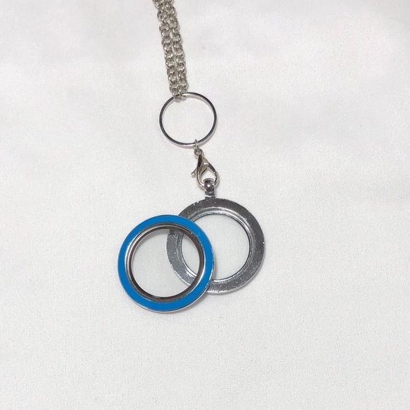 LIMITED QUANTITY HQ Blue Twist Living Locket - Picture 3 of 6